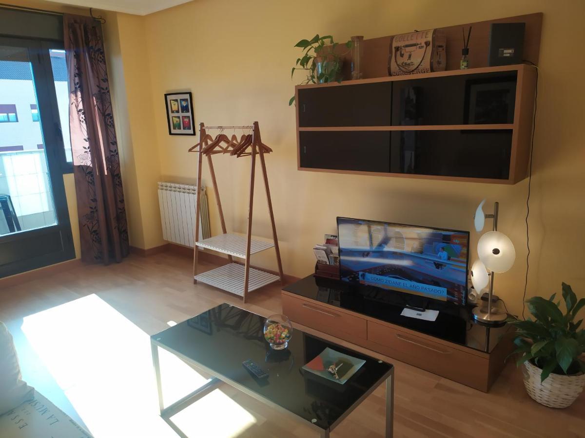El Parque: Tranquil Pet-Friendly Apartment with Pool Logrono Exterior photo