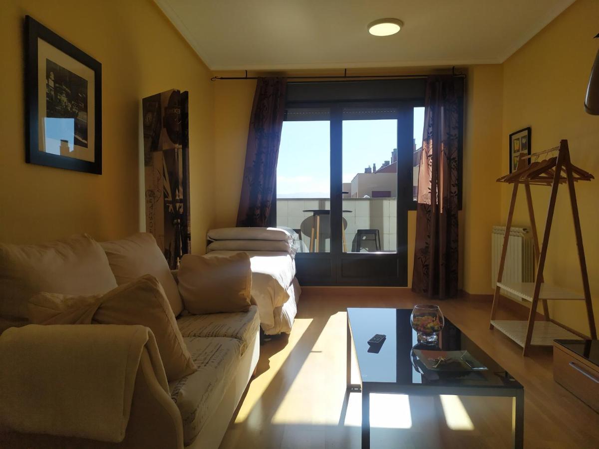 El Parque: Tranquil Pet-Friendly Apartment with Pool Logrono Exterior photo